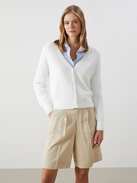 LCW Vision كارديجان تريكو نسائي بفتحة رقبة على شكل حرف V - W4K178Z8-FEW