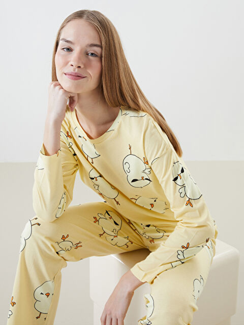 LCW Young Bisiklet Yaka Baskılı Kadın Pijama Takımı - W4L426Z8-LU9