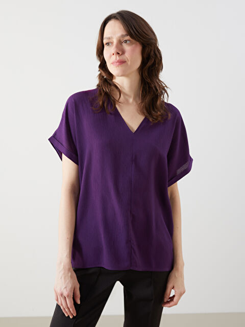 LCWAIKIKI Classic V-Neck Textured Women's Blouse - W4L522Z8-EDF