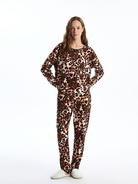 LCW DREAM Bisiklet Yaka Leopar Desenli Polar Kadın Pijama Takımı - W4L555Z8-LQY