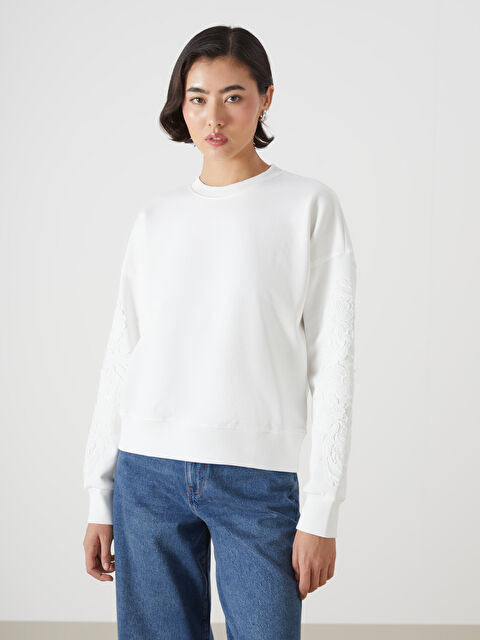 LCW Vision Bisiklet Yaka Nakışlı Oversize Kadın Kalın Sweatshirt - W4L755Z8-R9J