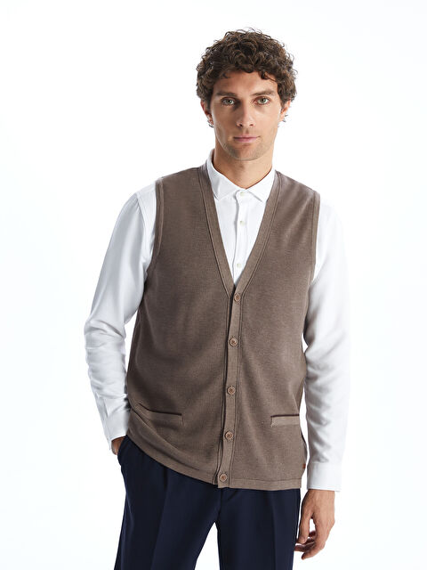 LCWAIKIKI Classic Standart Kalıp V Yaka Erkek Triko Yelek - W4M605Z8-SPW