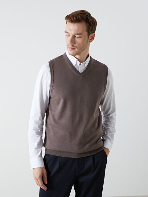 LCWAIKIKI Classic Standart Kalıp V Yaka Erkek Triko Süveter - W4M691Z8-CUU