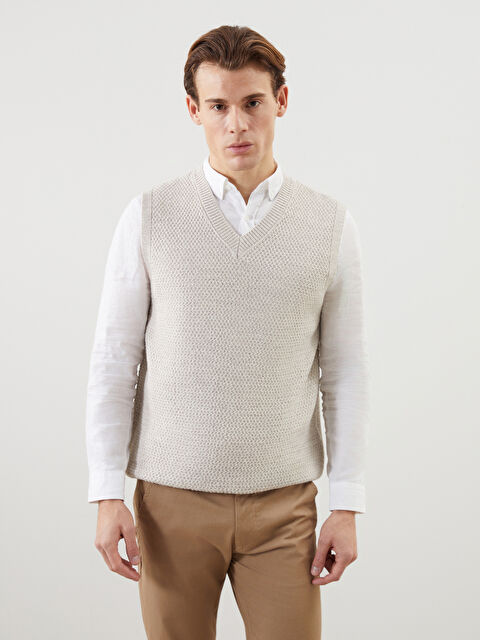 LCWAIKIKI Classic Standart Kalıp V Yaka Erkek Triko Süveter - W4MA97Z8-VM5