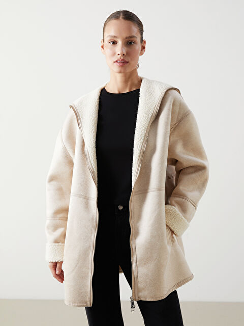 LCWAIKIKI Classic Dik Yaka Kadın Deri Görünümlü Mont - W4MB94Z8-CR8