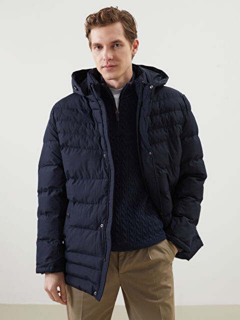 LCWAIKIKI Classic Standart Kalıp Kapüşonlu Erkek Şişme Mont - W4MB97Z8-RFD