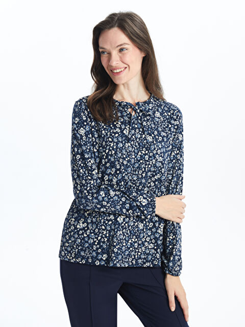 LCW Grace Bağlamalı Yaka Çiçekli Bluz - W5G426Z8-LSJ