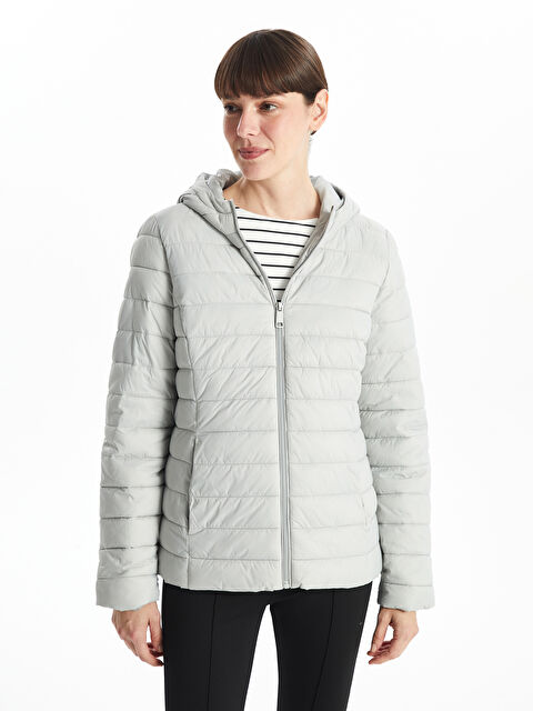 LCWAIKIKI Classic Kapüşonlu Kadın Şişme Mont - S50197Z8-JSB