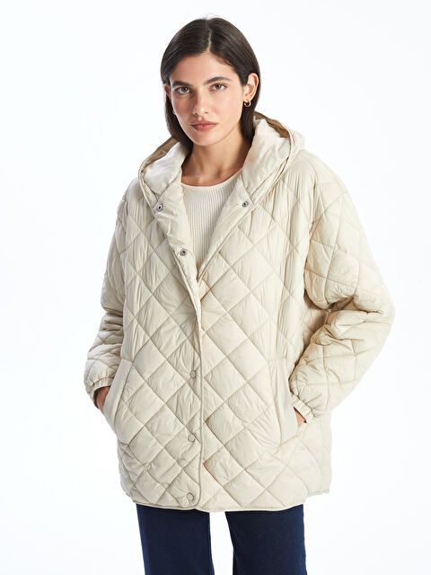 LCWAIKIKI Classic Kapüşonlu Kapitone Oversize Kadın Şişme Mont - S50200Z8-SB4