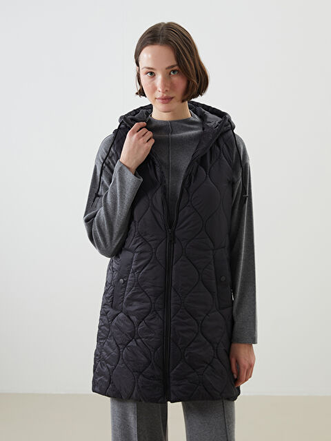 LCWAIKIKI Classic Kapüşonlu Kapitone Kadın Şişme Yelek - S50232Z8-CVL