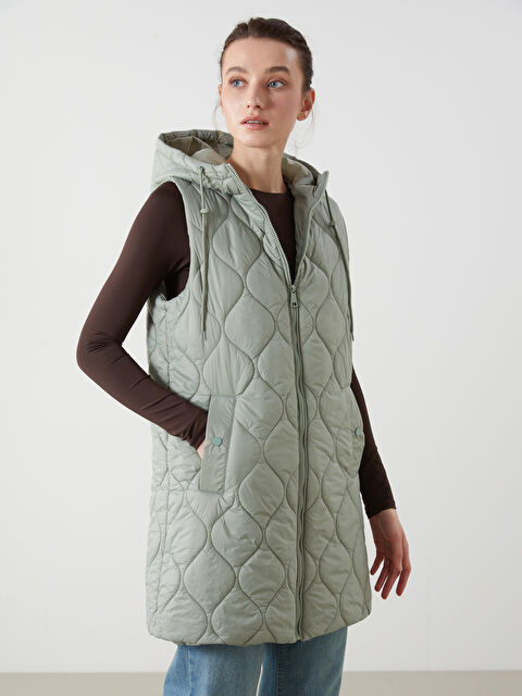 LCWAIKIKI Classic Kapüşonlu Kapitone Kadın Şişme Yelek - S50232Z8-GGY