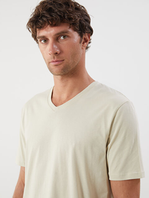 LCWAIKIKI Classic V Yaka Kısa Kollu Penye Erkek Tişört - S50845Z8-TED