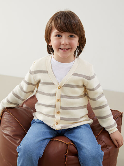 LCW Kids V Yaka Çizgili Erkek Çocuk Triko Hırka - S53043Z1-LE4