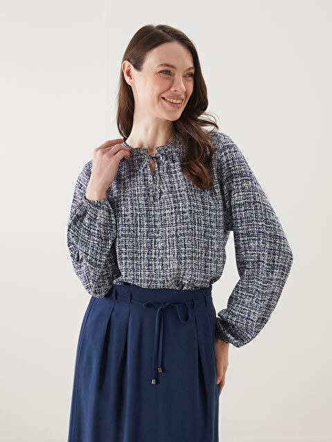 LCW Grace Bağlamalı Yaka Desenli Kadın Bluz - S53337Z8-LQK