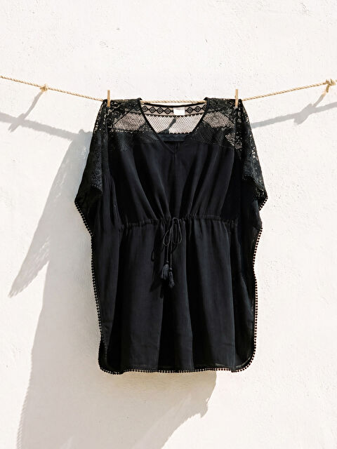 LCW DREAM V Yaka Dantel Detaylı Plaj Elbisesi