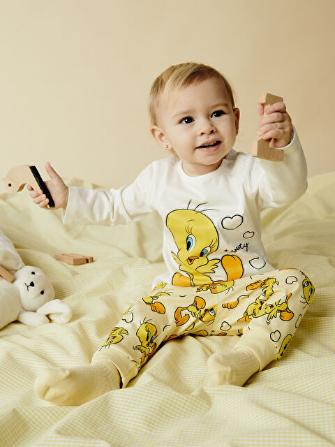 LCW baby Bisiklet Yaka Tweety Baskılı Kız Bebek Pijama Takımı - S54745Z1-FDU