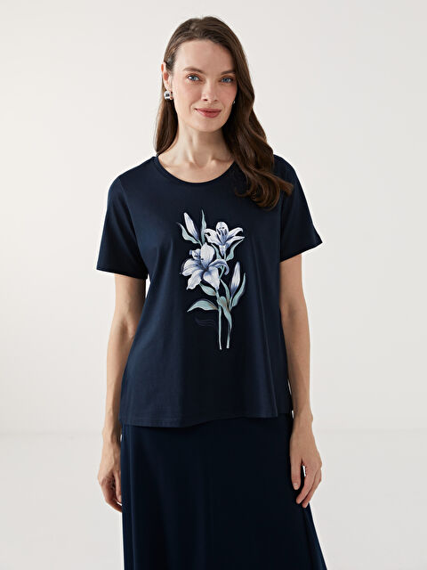 LCW Grace Bisiklet Yaka Çiçekli Kadın Tişört - S56011Z8-DBH