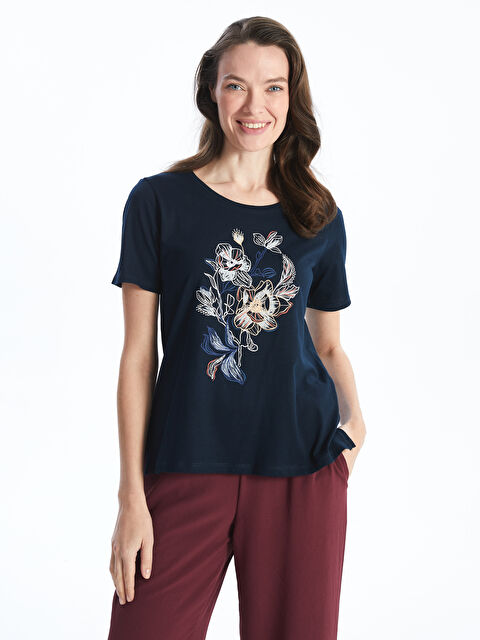 LCW Grace Bisiklet Yaka Çiçekli Kadın Tişört - S56011Z8-E1J