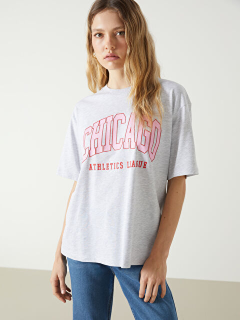 LCW Vision Chicago Baskılı Oversize Kadın Tişört - S57124Z8-EFN