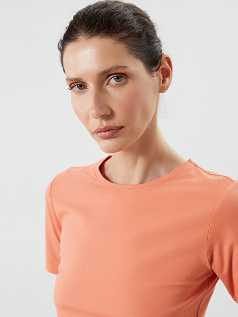 LCWAIKIKI Classic Bisiklet Yaka Kadın Tişört - S58227Z8-GBV