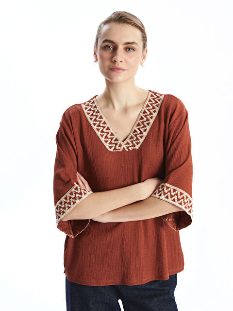 LCWAIKIKI Classic V Yaka Desenli Kadın Bluz - S5AI73Z8-R1W