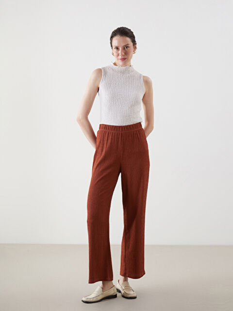 LCWAIKIKI Classic Beli Lastikli Dokulu Kadın Pantolon - S5AI78Z8-R1W