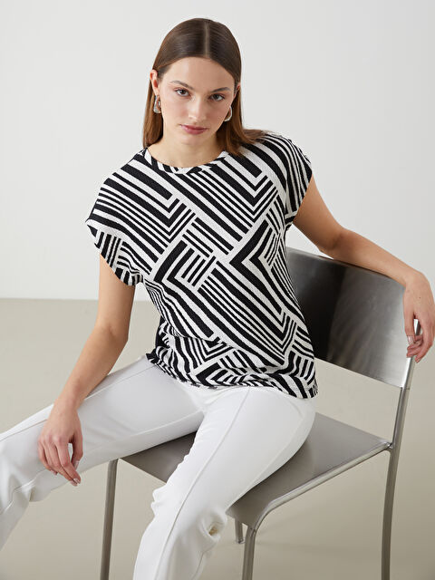 LCWAIKIKI Classic Bisiklet Yaka Desenli Kadın Tişört - S5AT07Z8-SW6