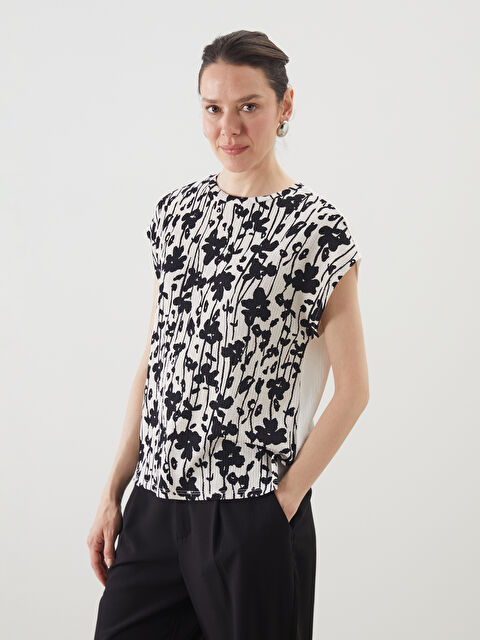 LCWAIKIKI Classic Bisiklet Yaka Desenli Kadın Tişört - S5AT07Z8-SWD