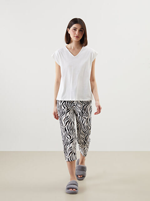 LCW DREAM V Yaka Desenli Kadın Kaprili Pijama Takımı - S5CD36Z8-LQX