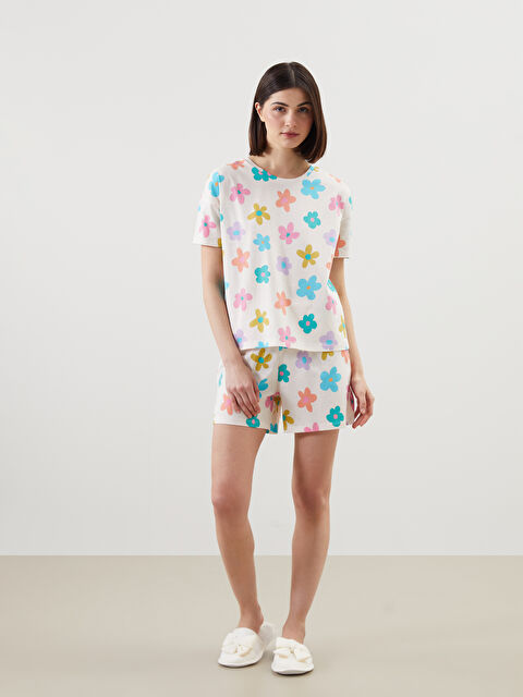 LCW Young Bisiklet Yaka Baskılı Kadın Şortlu Pijama Takımı - S5CE39Z8-LT6