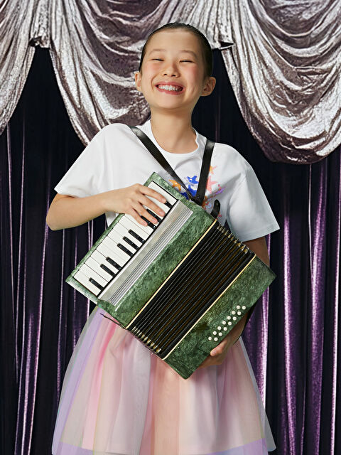 LCW Kids Bisiklet Yaka Pul İşlemeli Kız Çocuk Tişört - S5CF36Z4-R9J