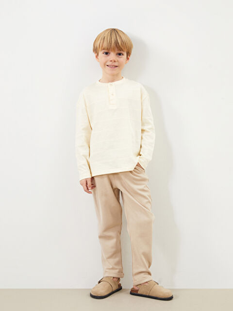 LCW Kids Bisiklet Yaka Erkek Çocuk Tişört ve Pantolon 2'li - S5CK83Z1-QVK