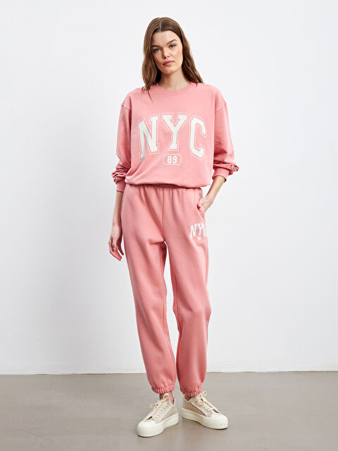 LCWAIKIKI Classic Elastic Waist Chicago Printed Women's Jogger Sweatpants - S5DH98Z8-GD6