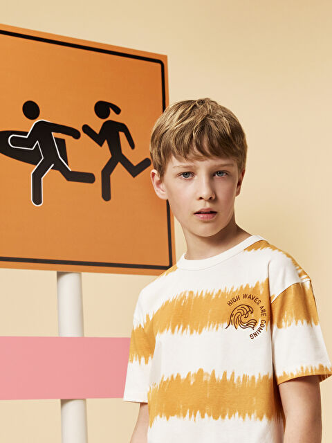 LCW Kids Bisiklet Yaka Erkek Çocuk Tişört - S5DV26Z4-LSR