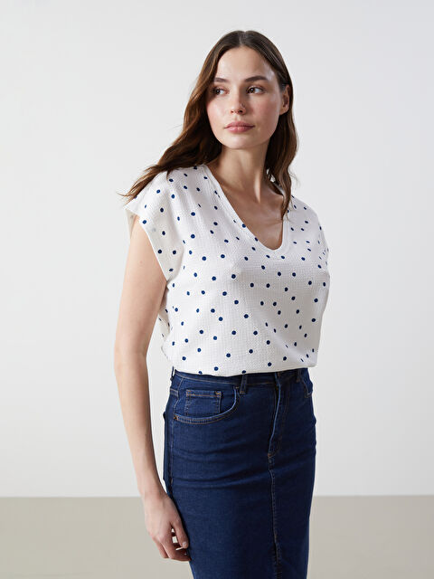 LCWAIKIKI Classic V-Neck Polka Dot Women's Blouse - S5EC40Z8-LSJ