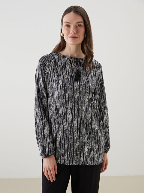 LCW Grace Bağlamalı Yaka Desenli Kadın Bluz - S5EF17Z8-LQJ