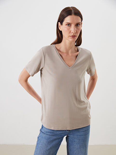 LCWAIKIKI Classic V Yaka Kadın Tişört - S5EM81Z8-GQF