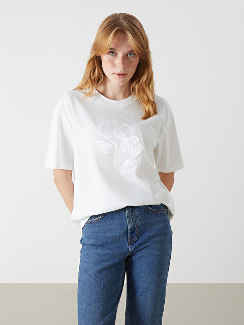 LCW Vision Bisiklet Yaka Çiçekli Oversize Kadın Tişört - S5EQ31Z8-R9J