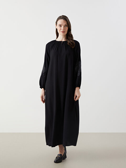 LCWAIKIKI Classic Bisiklet Yaka Nakışlı Elbise