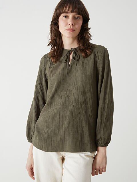 LCWAIKIKI Classic Bağlamalı Yaka Dokulu Kadın Bluz - S5FM66Z8-GXF