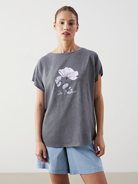 LCWAIKIKI Classic Bisiklet Yaka Çiçekli Kadın Tişört - S5FP75Z8-HGL