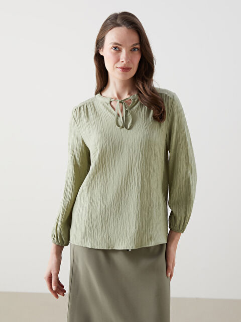 LCWAIKIKI Classic Bağlamalı Yaka Dokulu Oversize Kadın Bluz - S5FR12Z8-GXF