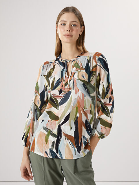 LCWAIKIKI Classic Bağlamalı Yaka Desenli Kadın Bluz - S5FR13Z8-F9C