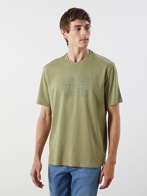 LCWAIKIKI Classic تيشيرت رجالي كم قصير مطبوع بياقة دائرية