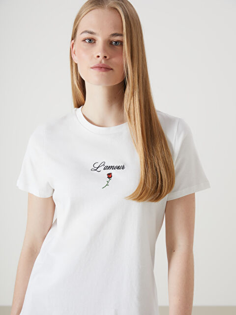 LCW Vision Bisiklet Yaka Nakışlı Kadın Tişört - S5HA70Z8-R9J