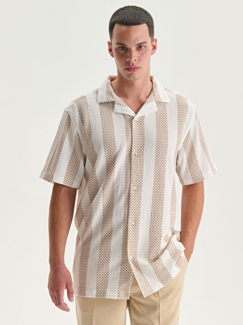 LCW Vision قميص رجالي بأكمام قصيرة وقصة عادية ونقشة