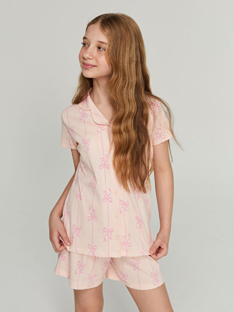 LCW Kids Gömlek Yaka Fiyonk Desenli Kız Çocuk Şortlu Pijama Takımı - S5I098Z4-LT4