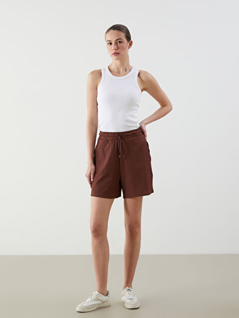 LCWAIKIKI Classic Beli Lastikli Dokulu Kadın Şort - S5IG81Z8-HFD