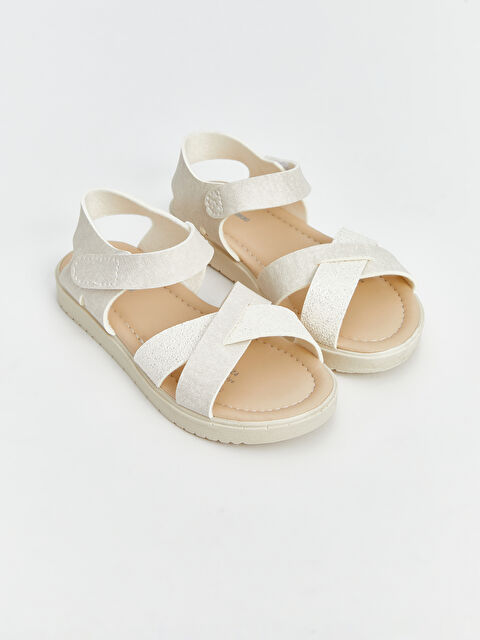 LCW STEPS Çapraz Bantlı Kız Çocuk Sandalet - S5IM84Z4-VZV