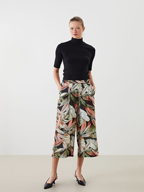 LCWAIKIKI Classic Beli Lastikli Desenli Kadın Kapri - S5J476Z8-LTM